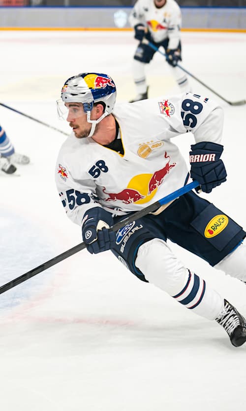 Ryan McKiernan of EHC Red Bull München during the game between EV Zug and Red Bull Munich on August 19, 2023 in Zug, Switzerland.