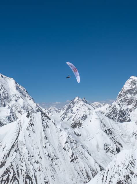 Tom & Horacio flew past four of most spectacular peaks in a day  