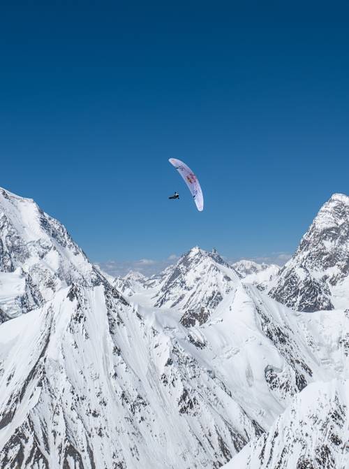 Tom & Horacio flew past four of most spectacular peaks in a day  