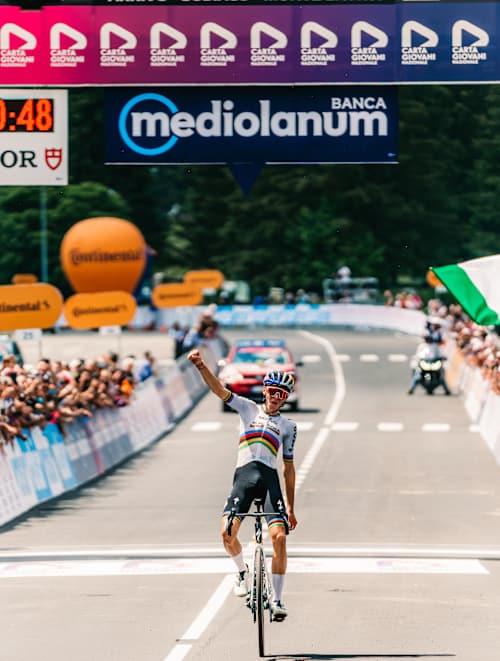 Lorenzo Finn wins Stage 6 of the Giro Next Gen
