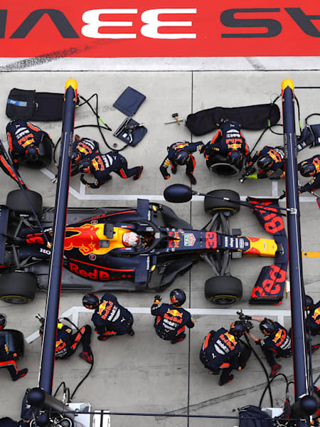 Pit-stop Maxa Verstappena z teamu Red Bull Racing podczas wyścigu F1 o GP Chin 2019 na torze w Szanghaju.