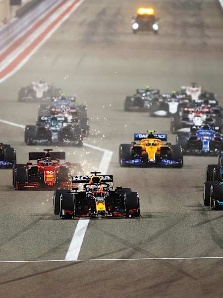 Salida del Gran Premio de Baréin de F1, el 28 de marzo de 2021 en el Circuito Internacional de Baréin.
