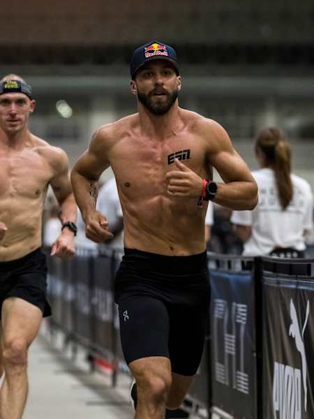 Alexander Rončević prend de l'avance au Red Bull Hyrox Chicago. 