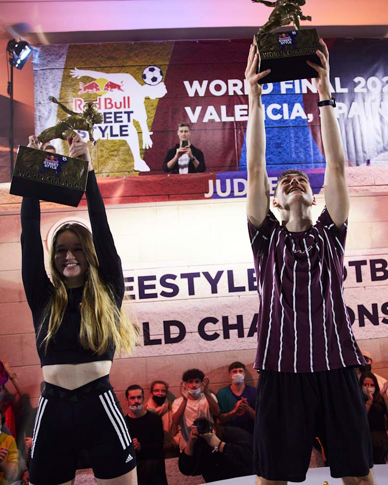 即納 全国送料無料 Redbull Street Style Com フリースタイルフットボール 21新作モデル