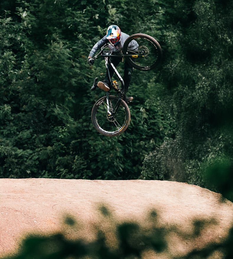 gears jumping on mountain bike