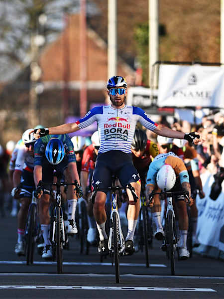 Jordi Meeus wins Le Samyn