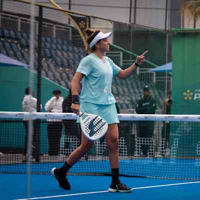 In 2025, Beatriz González and her partner compete at the Premier Padel event in Riyadh