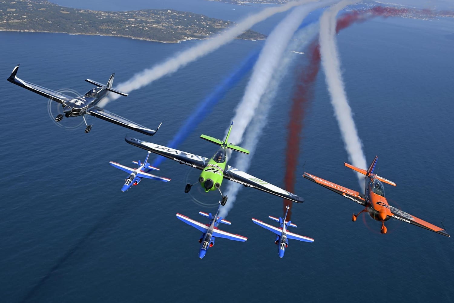 Red Bull Air Race : La Patrouille de France à Cannes