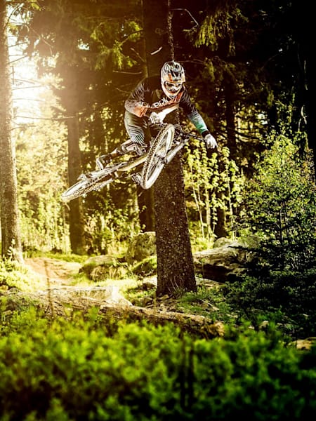 David Erstling beim Mountainbiken im Geißkopf Bikepark in Deutschland.
