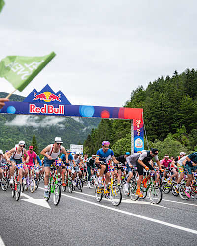 Leta 2024 kolesarji dirkajo na dogodku Red Bull Goni Pony v Kranjski Gori v