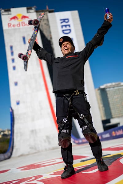 Red Bull Building Drop: Sandro Dias comemora
