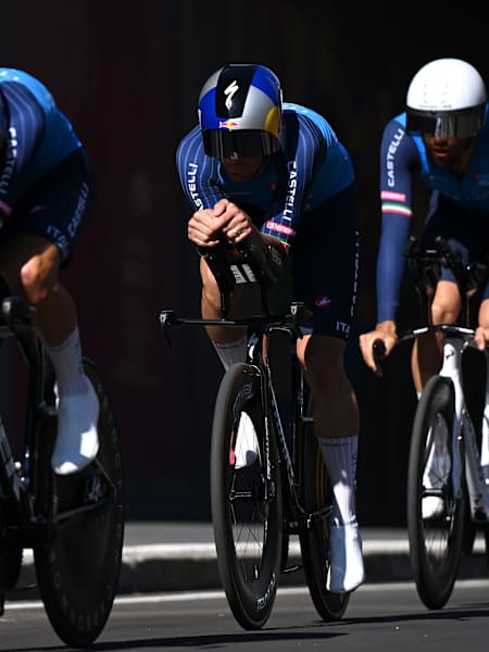 Mattia Cattaneo holt mit Italien Gold in der Mixed-Staffel