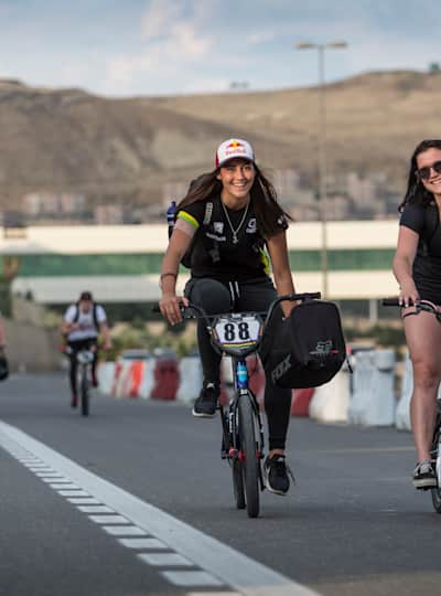 Mtb Bmx 自転車競技の未来を担う新世代女子ライダー10人 マウンテンバイク レッドブル