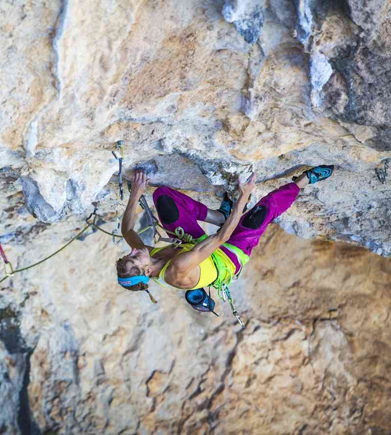 Angela Eiter klettert auf La Planta de Shiva in Spanien