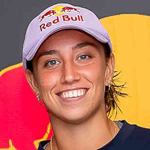Bea González posa para un retrato durante el Red Bull Premier Padel Comunidad de Madrid P1 Media Day.