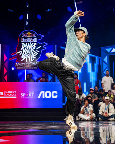 D Soraki compite en la Final Mundial del Red Bull Dance Your Style 2022