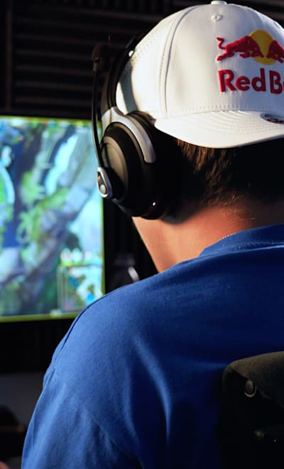 Twitch streamer Rasmus 'sondergaardlol' Søndergaard playing League of Legends.