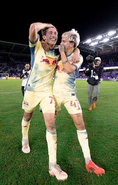 Daniel Edelman és John Tolkin az Orlando elleni győzelmet ünnepli