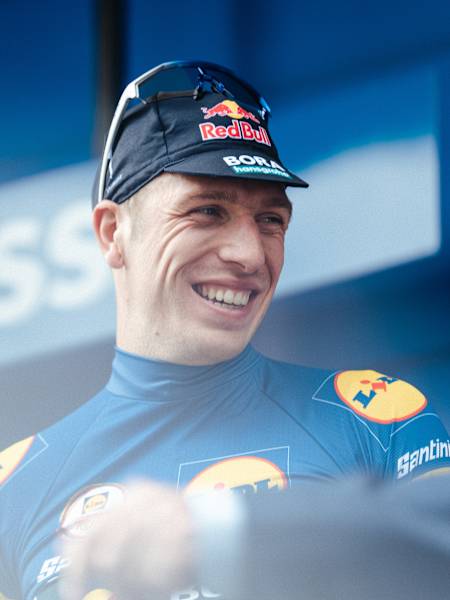 Danny van Poppel takes the leader jersey