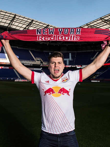 Mike LaBelle en su presentación con el New York Red Bulls. El equipo formará parte de la Major League Soccer eMLS.