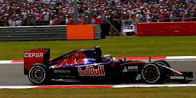 Dans les virages les plus difficiles, Copse sur le circuit de Silverstone du GP de Grand-Bretagne.