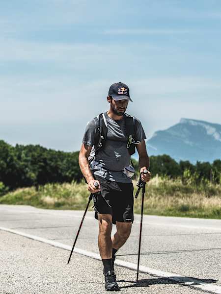 Tom De Dorlodot en pleine marche nordique.