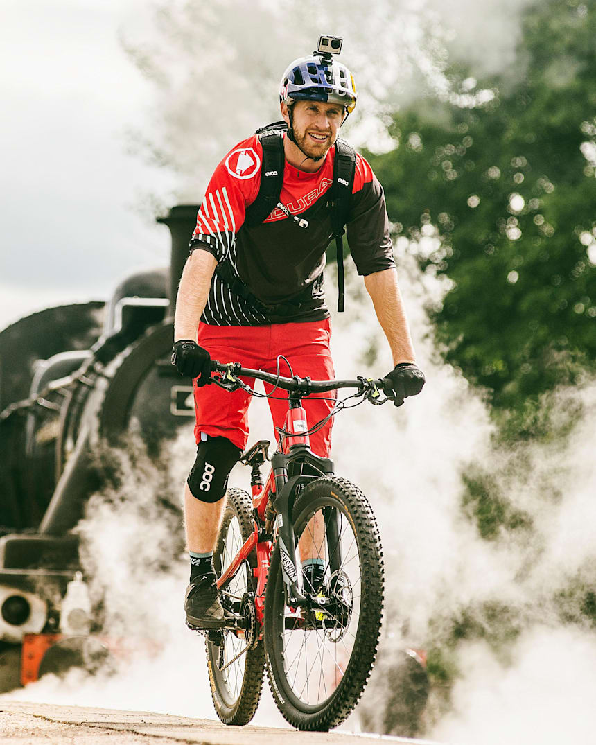 what kind of bike does danny macaskill ride