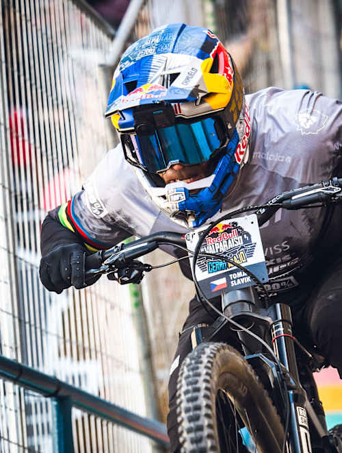 Al Red Bull Cerro Abajo Valparaíso 2025 Tomáš Slavík ha dimostrato ancora una volta le sue incredibili capacità e il suo spirito competitivo in mountain bike.