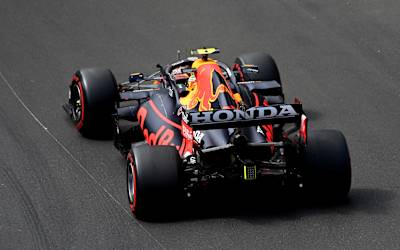 Bolid Red Bull Racing Honda na sezon 2021 - widok z tyłu na tylne skrzydło