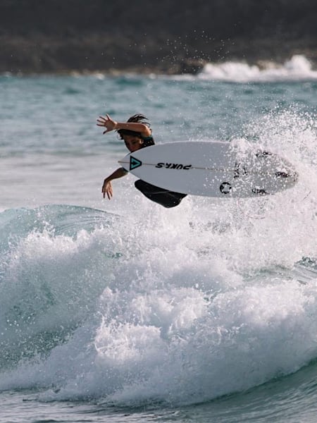 Lón Agurruza airlines