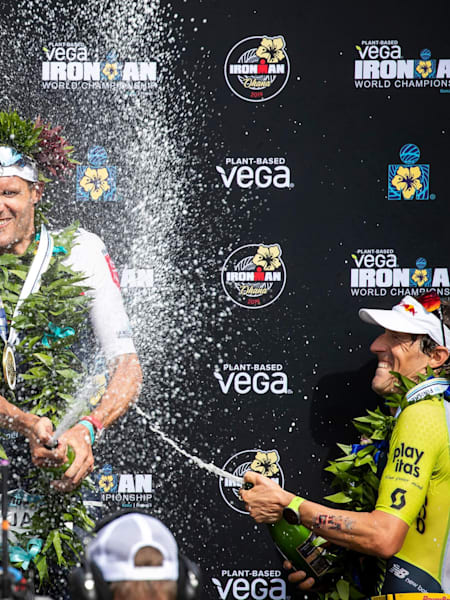 Jan Frodeno, Tim O'Donnell y Sebastian Kienle celebran haber acabado en el podio.