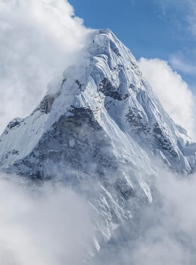 Il lato oscuro dell'Everest: 8 cose spaventose della salita che pochi sanno
