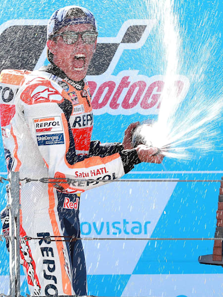 Una foto de Marc Márquez celebrando su victoria en Aragón MotoGP el 23 de septiembre de 2018.