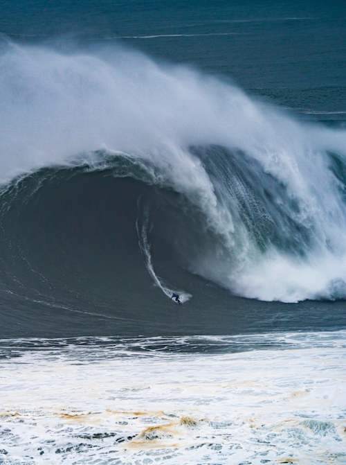 Kai Lenny na Nazaré, Portugal, a 11 de fevereiro de 2020.