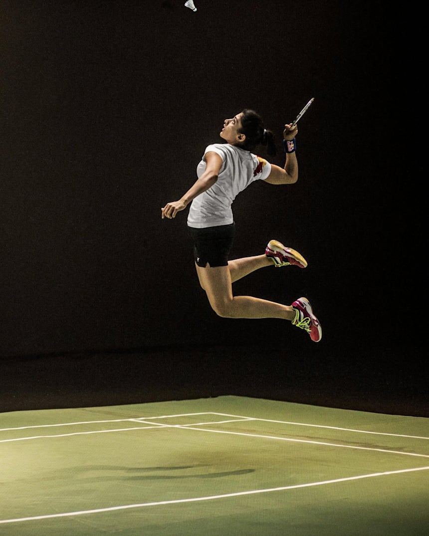 play shuttle badminton online