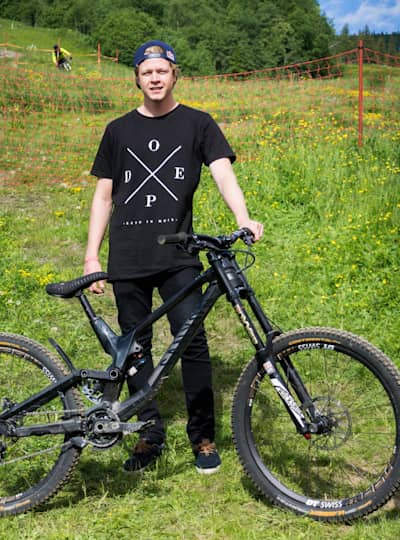 Anton Thelander's Canyon Sender: Bike Check