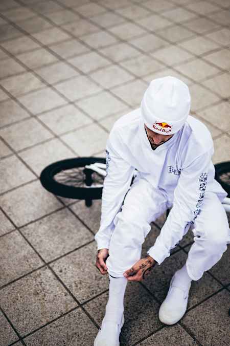 Kriss Kyle is dressed all in white.