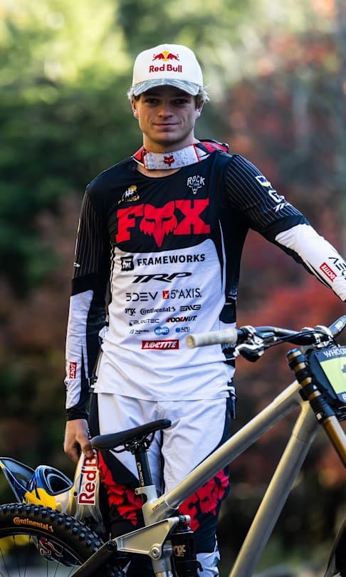 Asa Vermette poses with his mountain bike during Whiteface Elite Qualifying in Lake Placid, New York, USA, in 3 October 2026