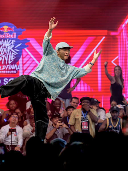 THE D Soraki bailando en la Red Bull Dance Your Style World Final en Johannesburgo, Sudáfrica, el 10 de diciembre de 2022. 