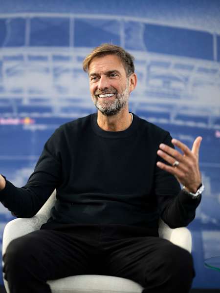 Jürgen Klopp parle de ses nouvelles fonctions en tant que responsable mondial du football chez Red Bull en interview lors d'une conference de presse.