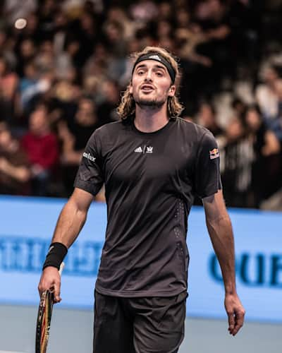 Medvedev and Tsitsipas advance at Vienna Open