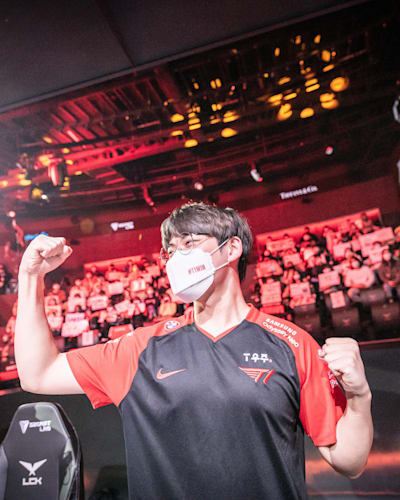 Oner pumps his fists after T1 defeat DRX to finish their historic undefeated 18-0 2022 Spring Split in the LCK.
