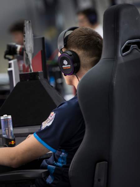 Konstantin, alias KonKai, en la final del Red Bull SoloQ en el Hangar 7 en Salzburgo