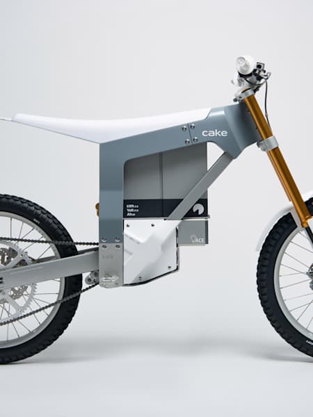 Honda Enters Electric Dirt Bike in a Motocross Race