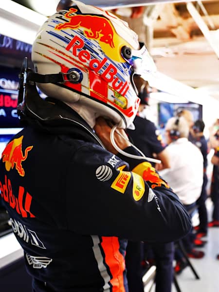 Max Verstappen, piloto de Red Bull Racing Honda, en el box.