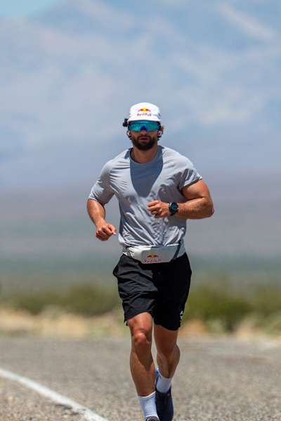 Arda Saatçi running in extreme heat during the 2026 Red Bull Cyborg Season Ultra 600 in Death Valley.