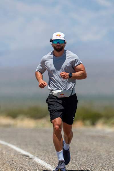 Arda Saatçi running in extreme heat during the 2026 Red Bull Cyborg Season Ultra 600 in Death Valley.