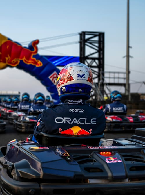 Hvězdy týmu Oracle Red Bull Racing se připravují na závod „Max vs 100“
