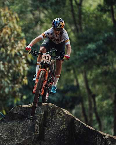 Rocío del Alba Garcia Martinez tritt beim UCI XCO Weltcup in Petrópolis, Brasilien, am 10. April 2022 an.