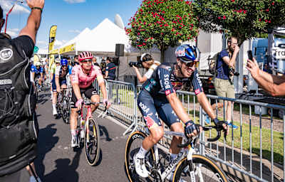 Danny van Poppel von Red Bull - BORA - hansgrohe kurz vor der Etappen-Ankunft bei der Tour de France.